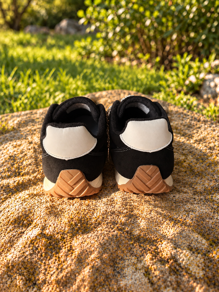 Justine Black Sneakers