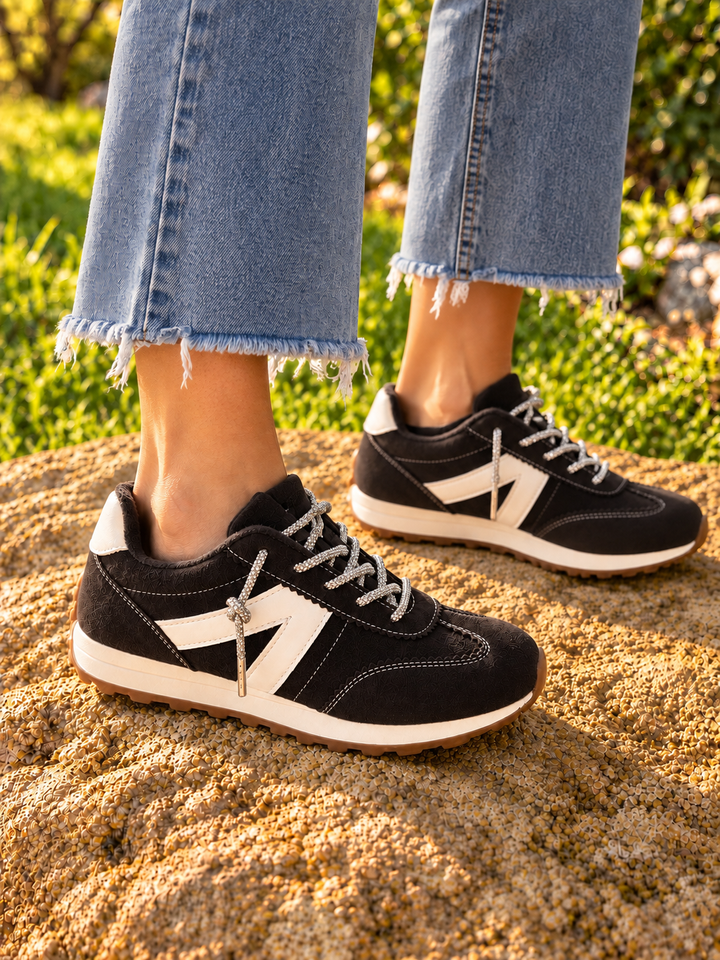 Justine Black Sneakers