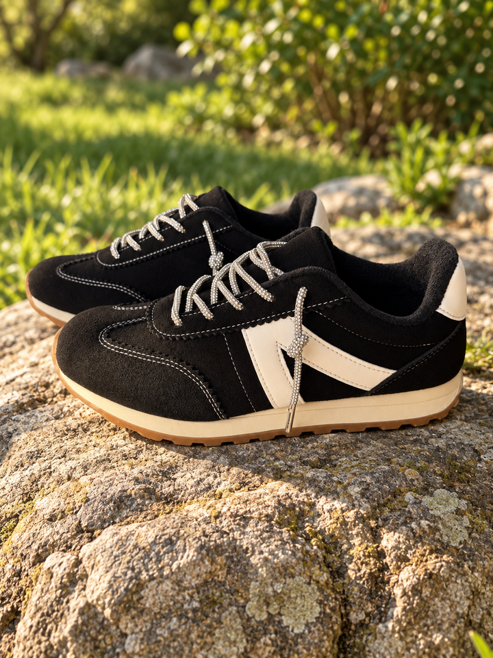 Justine Black Sneakers