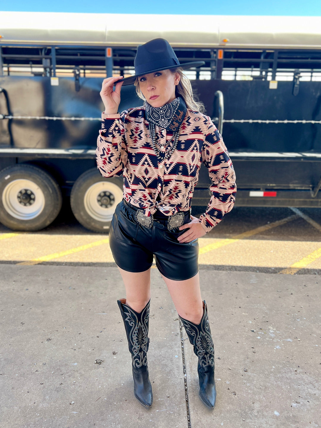 Prancing Down Boulevard De Clitchy | gussieduponline