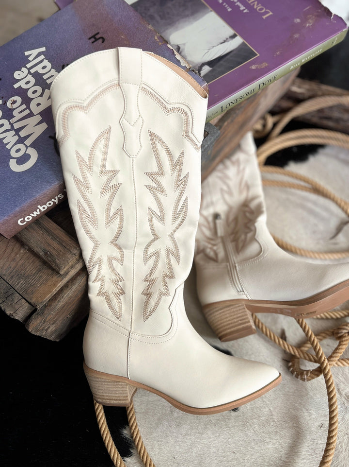 Samantha White Boots | gussieduponline