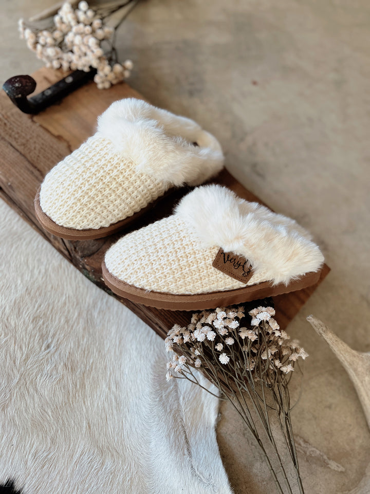 Very G White Sweater Knit Fuzzy Slippers | gussieduponline