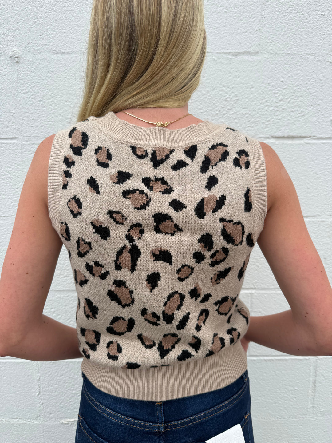 Sleeveless Round Neck Leopard Sweater Top