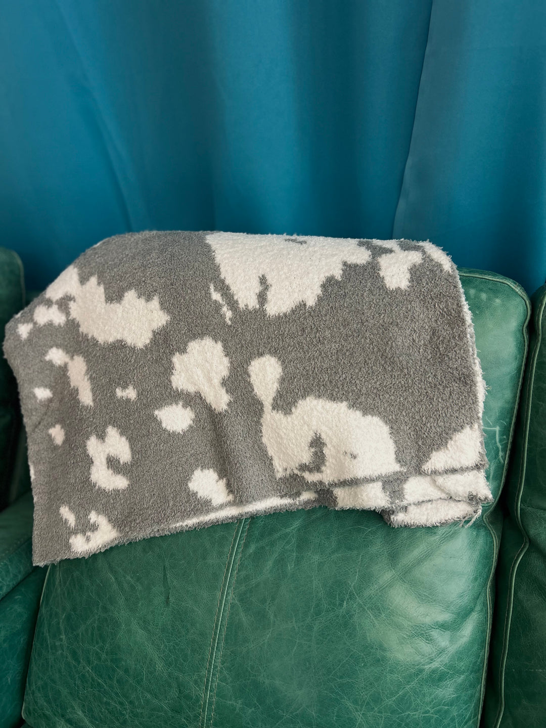 Super Soft Cow Print Throw Blanket - 2 Colors