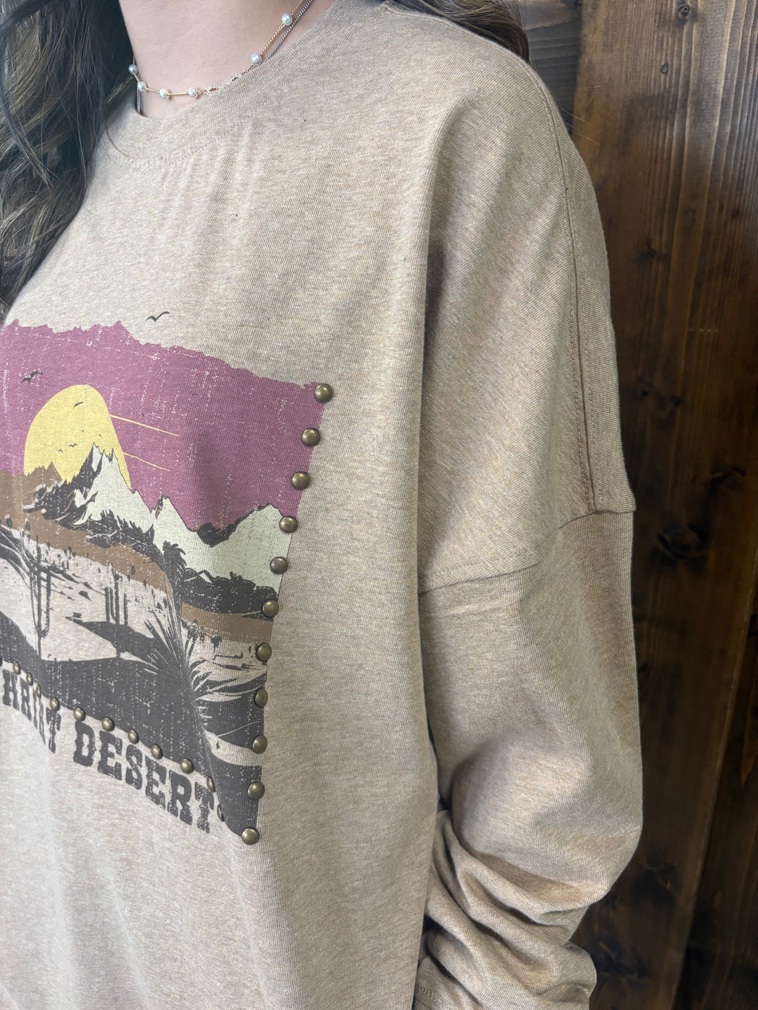 Ariat Women's Dark Heathered Oatmeal Oversized Graphic Top