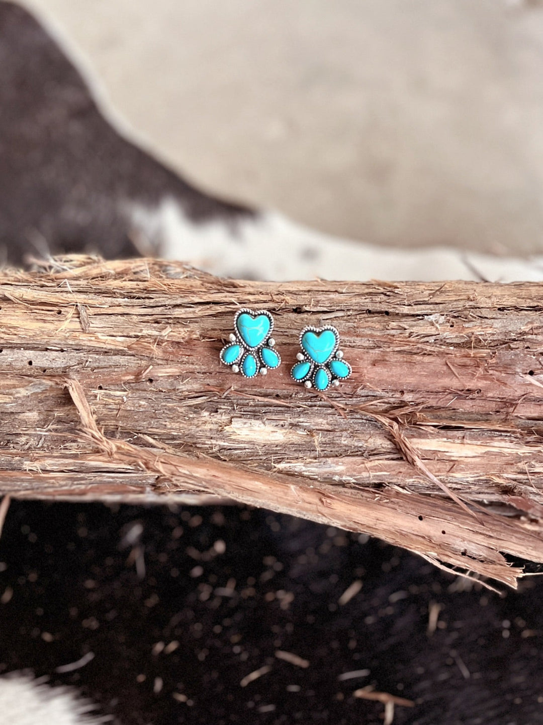 Western Style Stone Heart Post Earrings - 3 Colors Available | gussieduponline