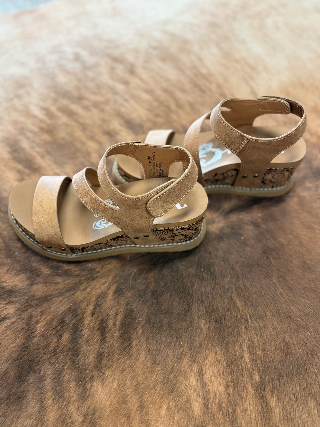 Very G Nude Verde Trail Wedges