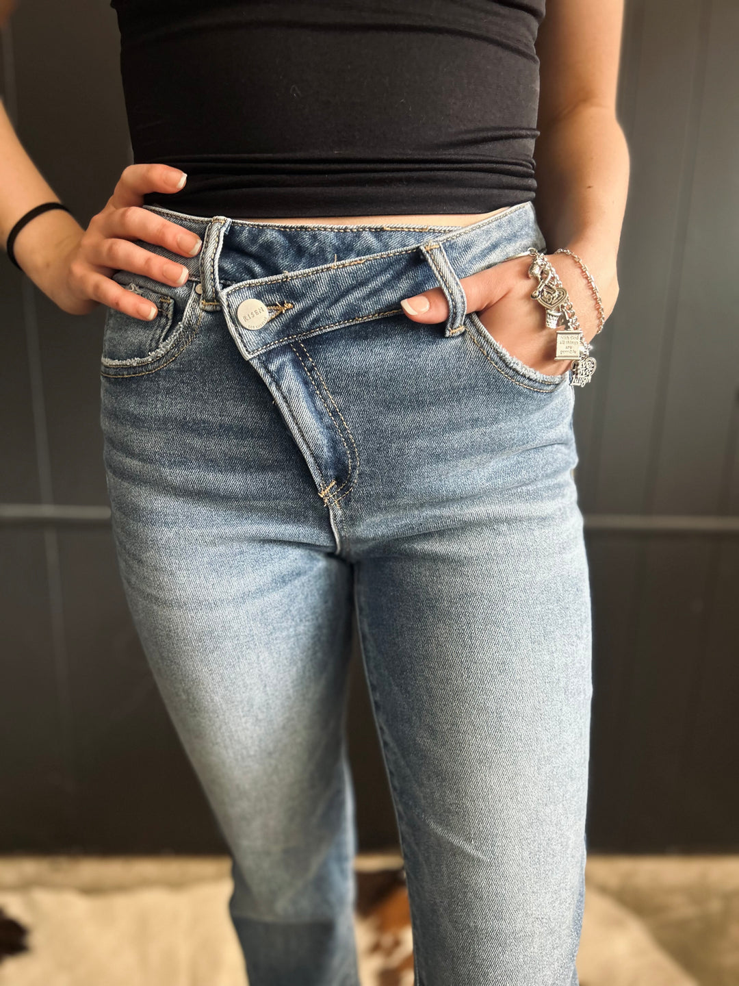 Risen Straight Leg Crossover Jeans*