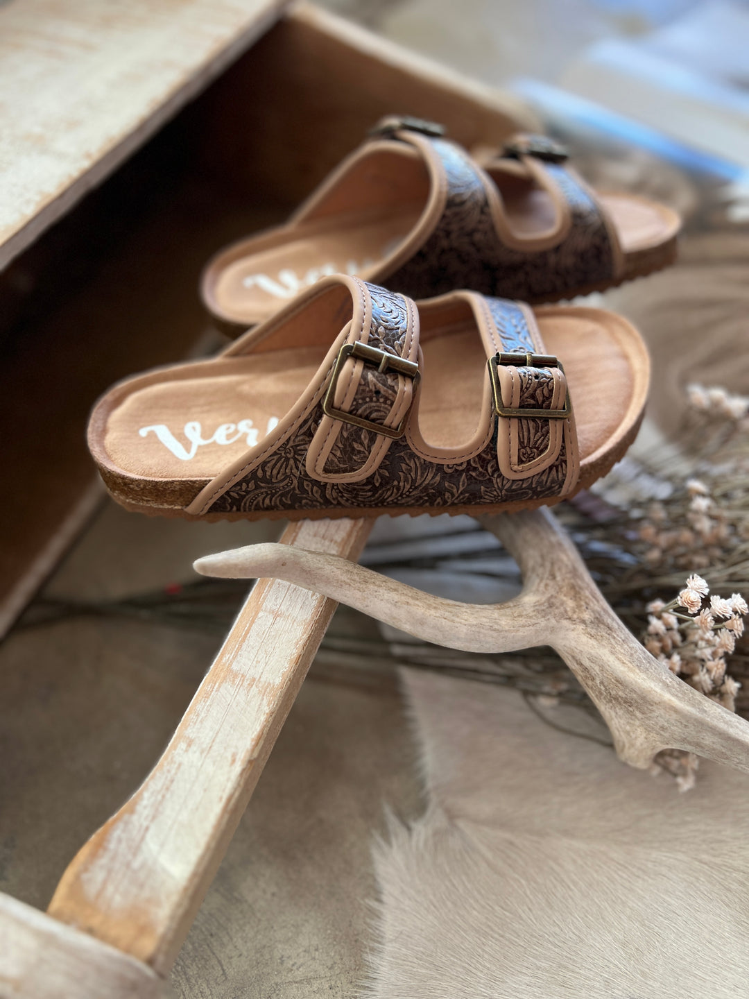 Berry Comfort Brown Sandals